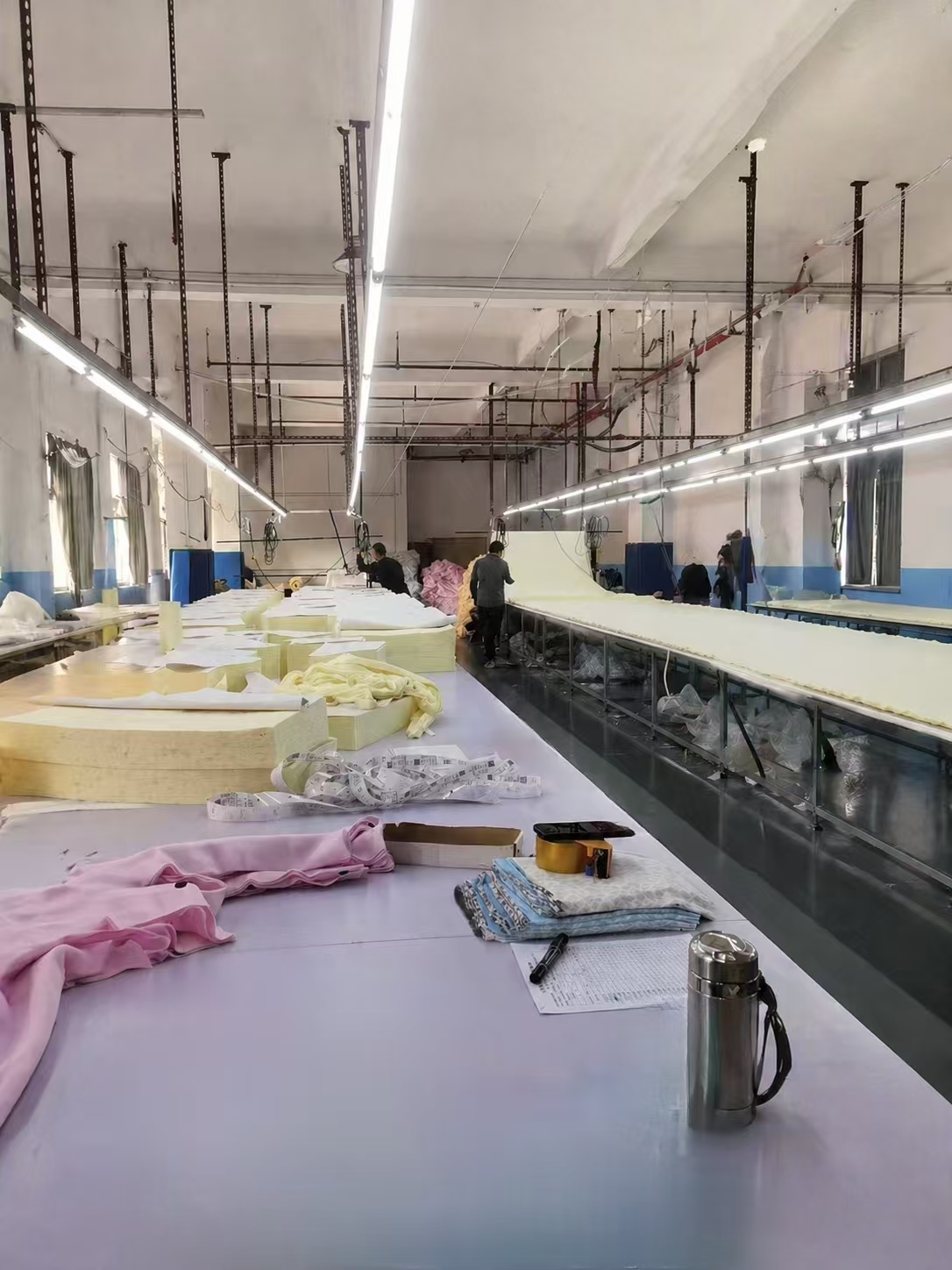 Cutting bed for garment production